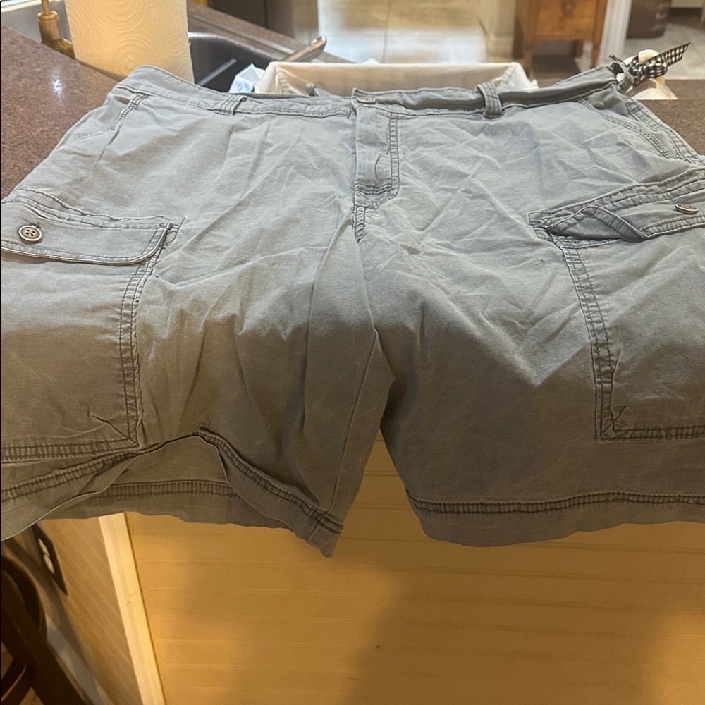 5/$25.00 izod  saltwater stretch Grey Cargo Shorts men’s boys 38 10.5 inseam